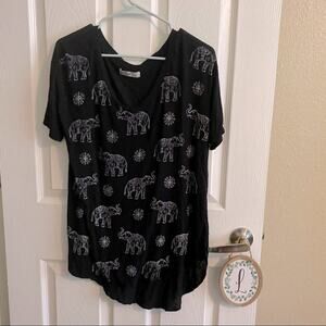 Hollister Tribal Pattern Elephant V-Neck Top Women's Size Small Black & White